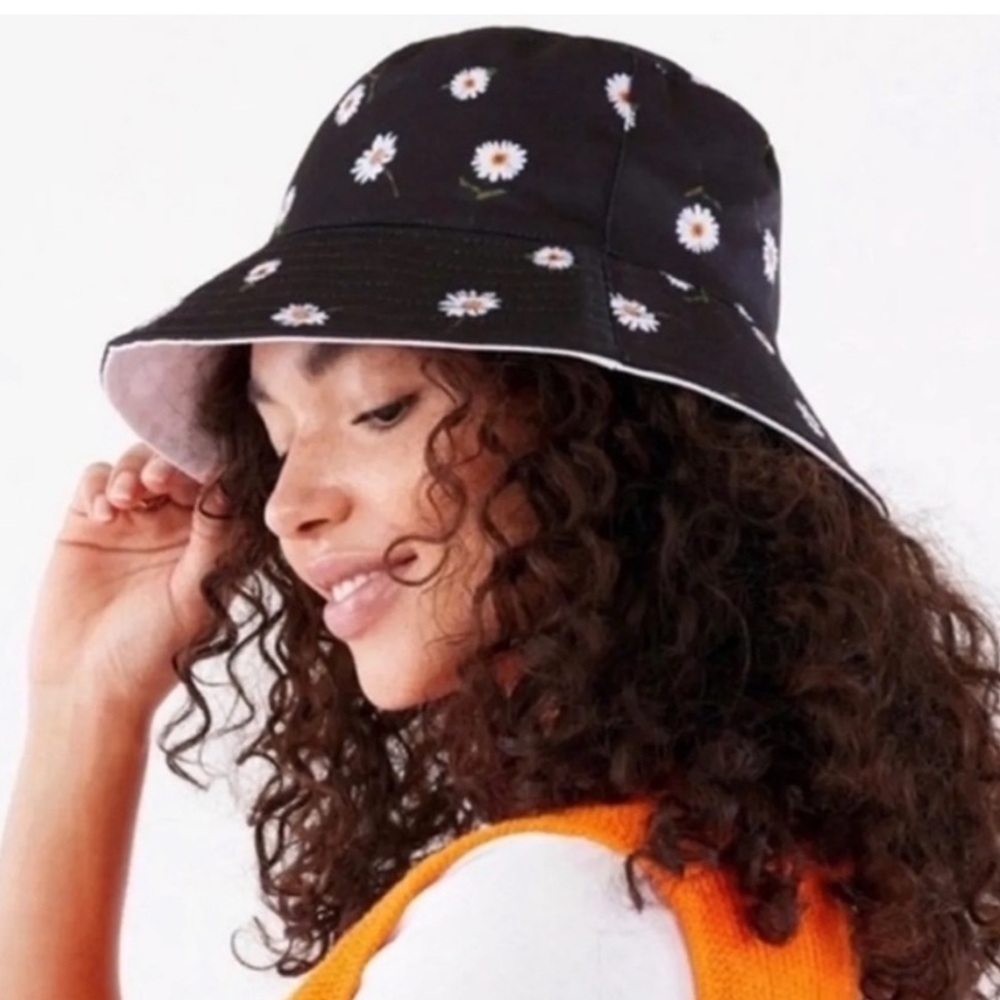 Alice + Olivia Reversible Daisy Print Bucket Hat